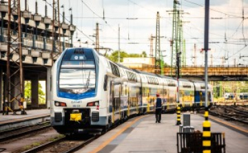 MÁV: az utószezonban is sűrűbben indulnak a vonatok a Balaton felé