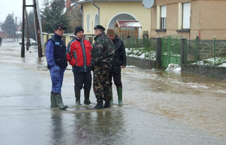 Tehéntrágyából építettek gátat Ostffyasszonyfán