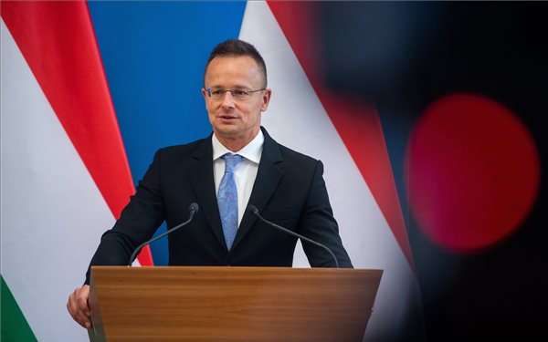 Szijjártó Péter: tovább erősödik Magyarország szerepe a kelet-nyugati tranzitforgalom szervezésében