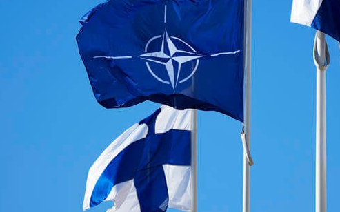 Antony Blinken: a NATO erősebb Finnországgal